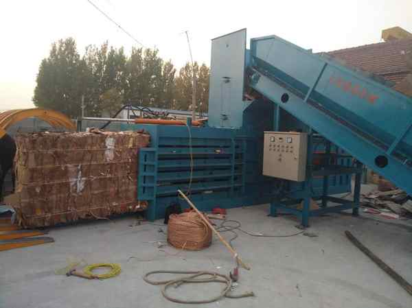 半自動(dòng)臥式打包機(jī)