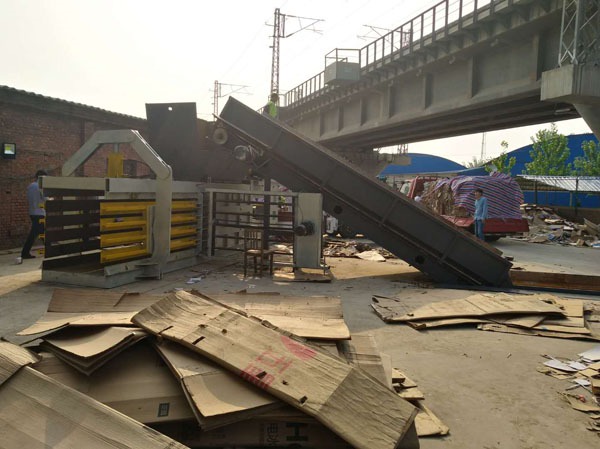 大型打包機(jī)