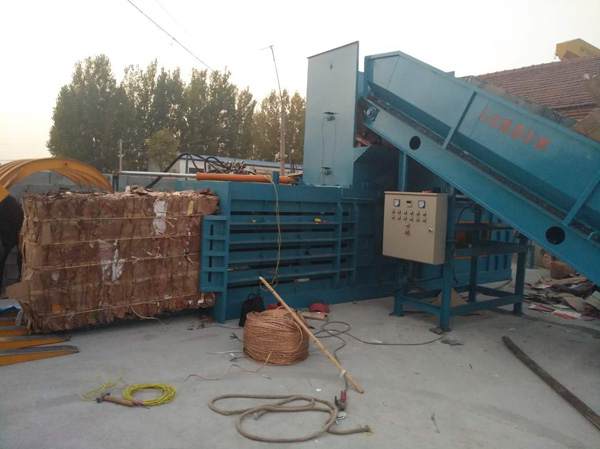 自動紙皮打包機(jī)